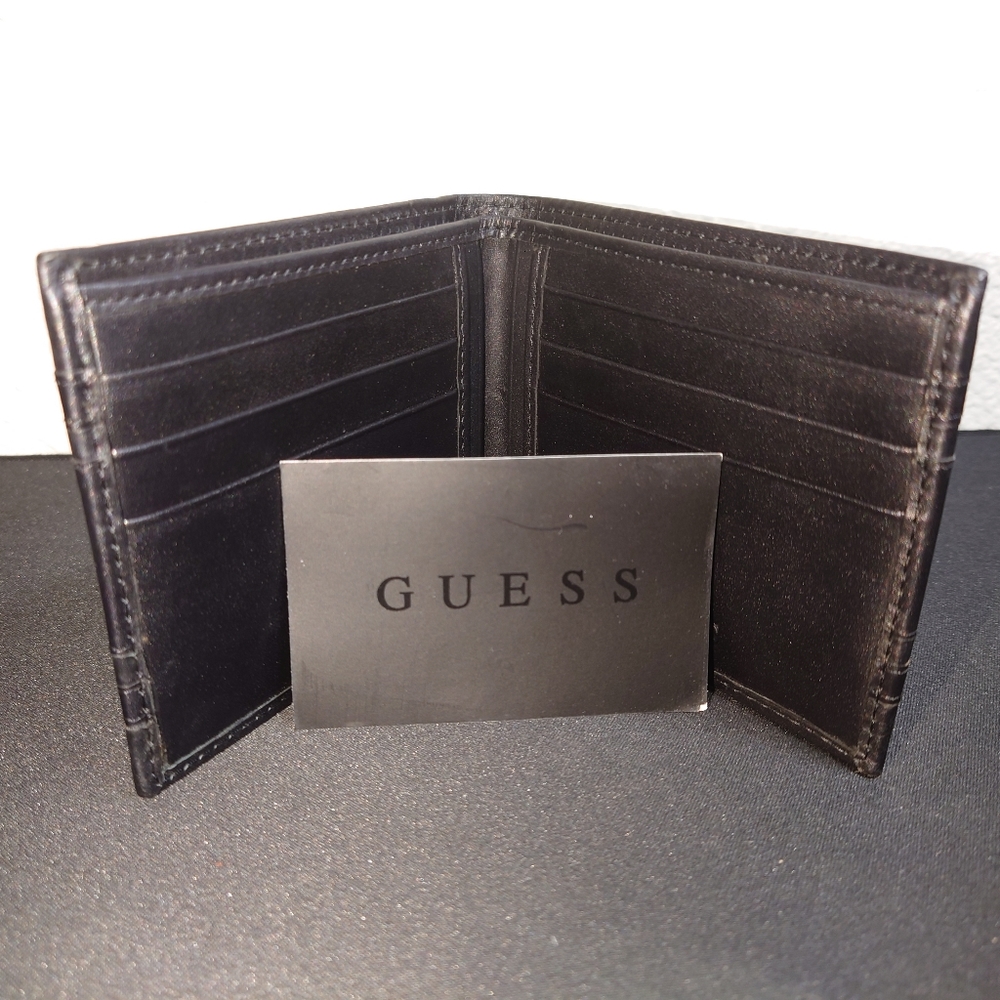NEW Guess bifold wallet